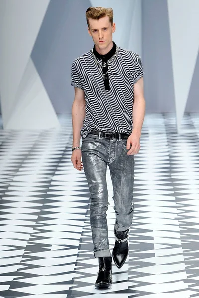 Look 30